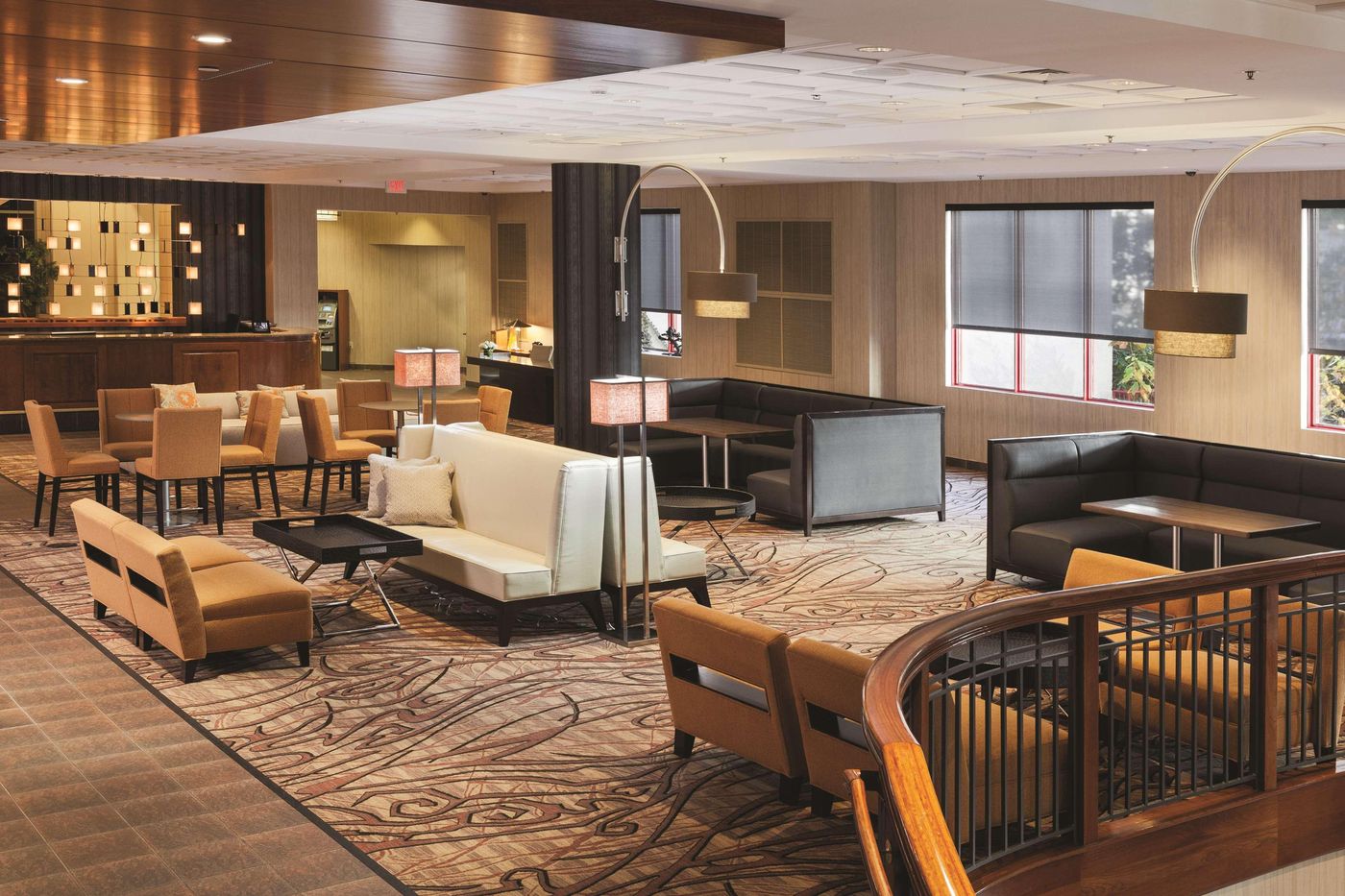 Doubletree-by-Hilton-Boston-Downtown-Lobby-13
