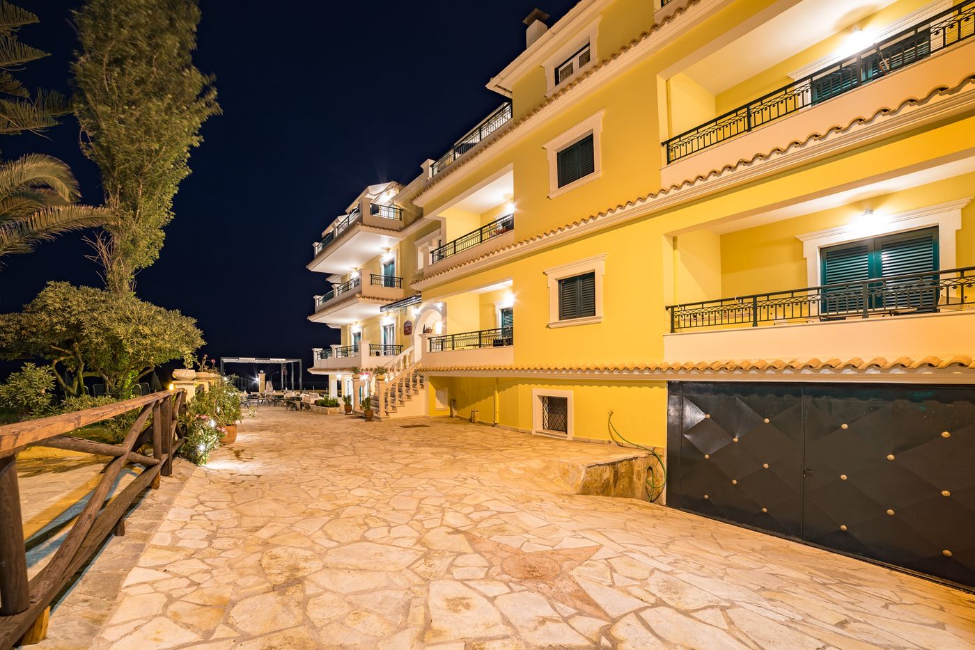 Andreolas-Luxury-Suites-General-view-6