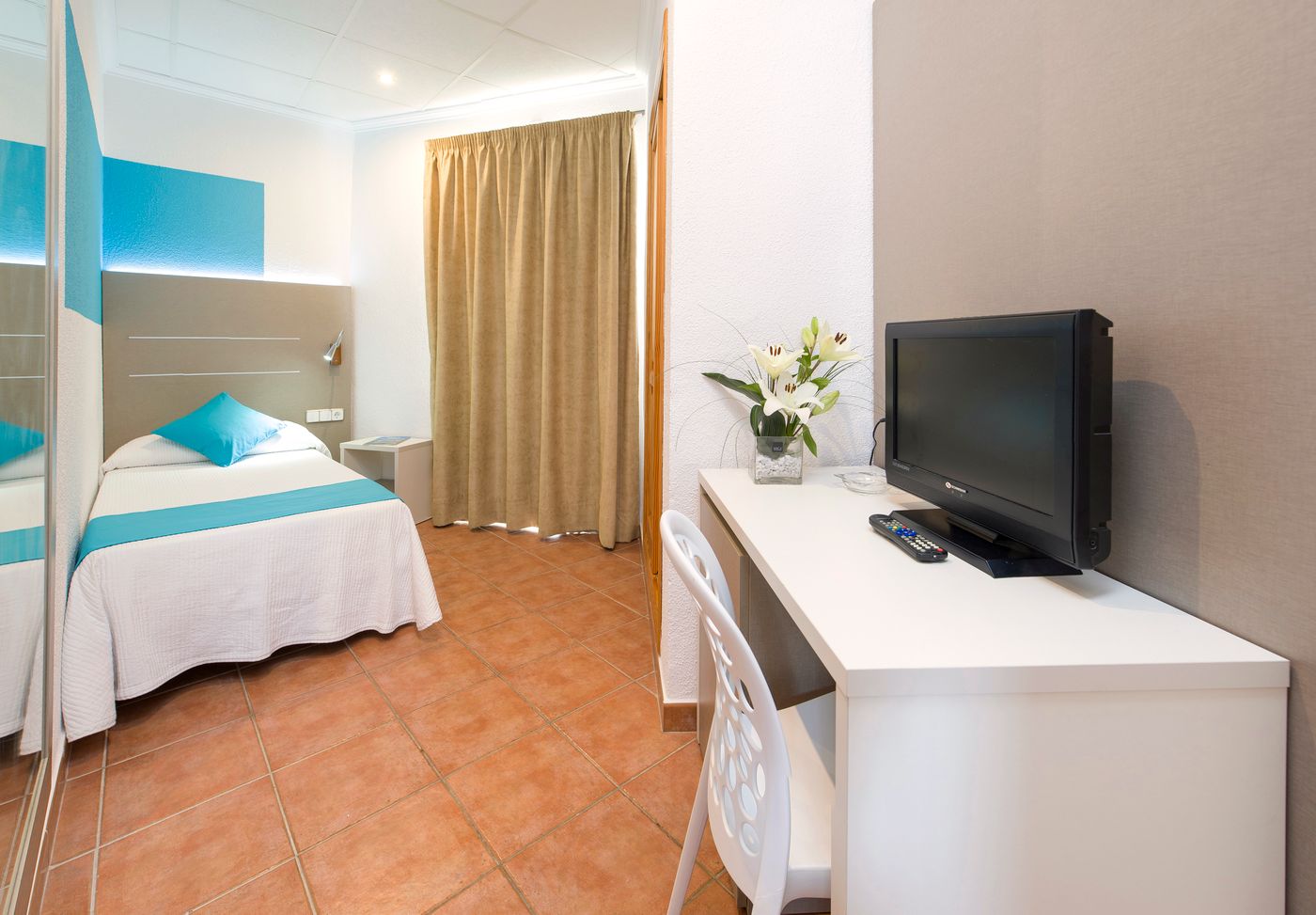 Hostal-Adelino-Room-14