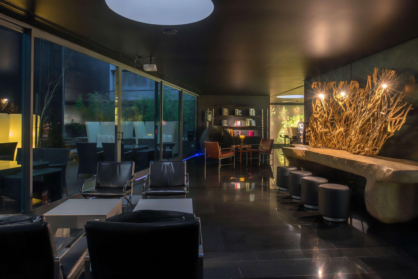 Doubletree-by-Hilton-Lisbon---Fontana-Park-Bar-10