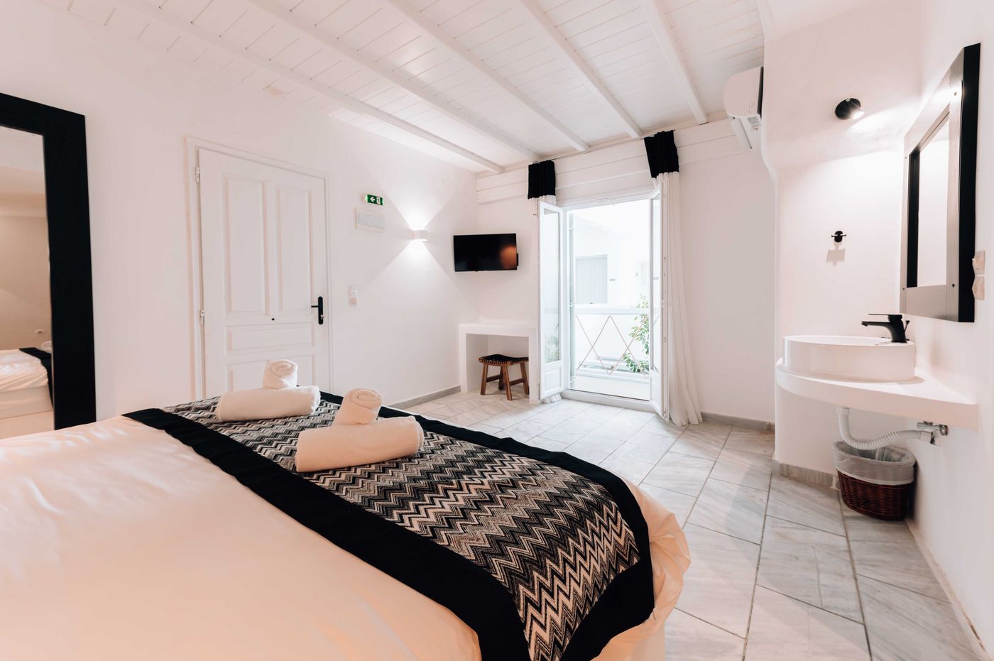 Mr---Mrs-White-Mykonos-Room-25