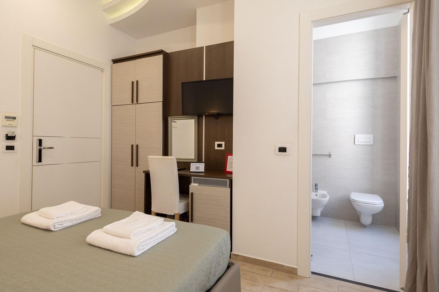 Maison-Maneli-Luxury-B-B-Room-23