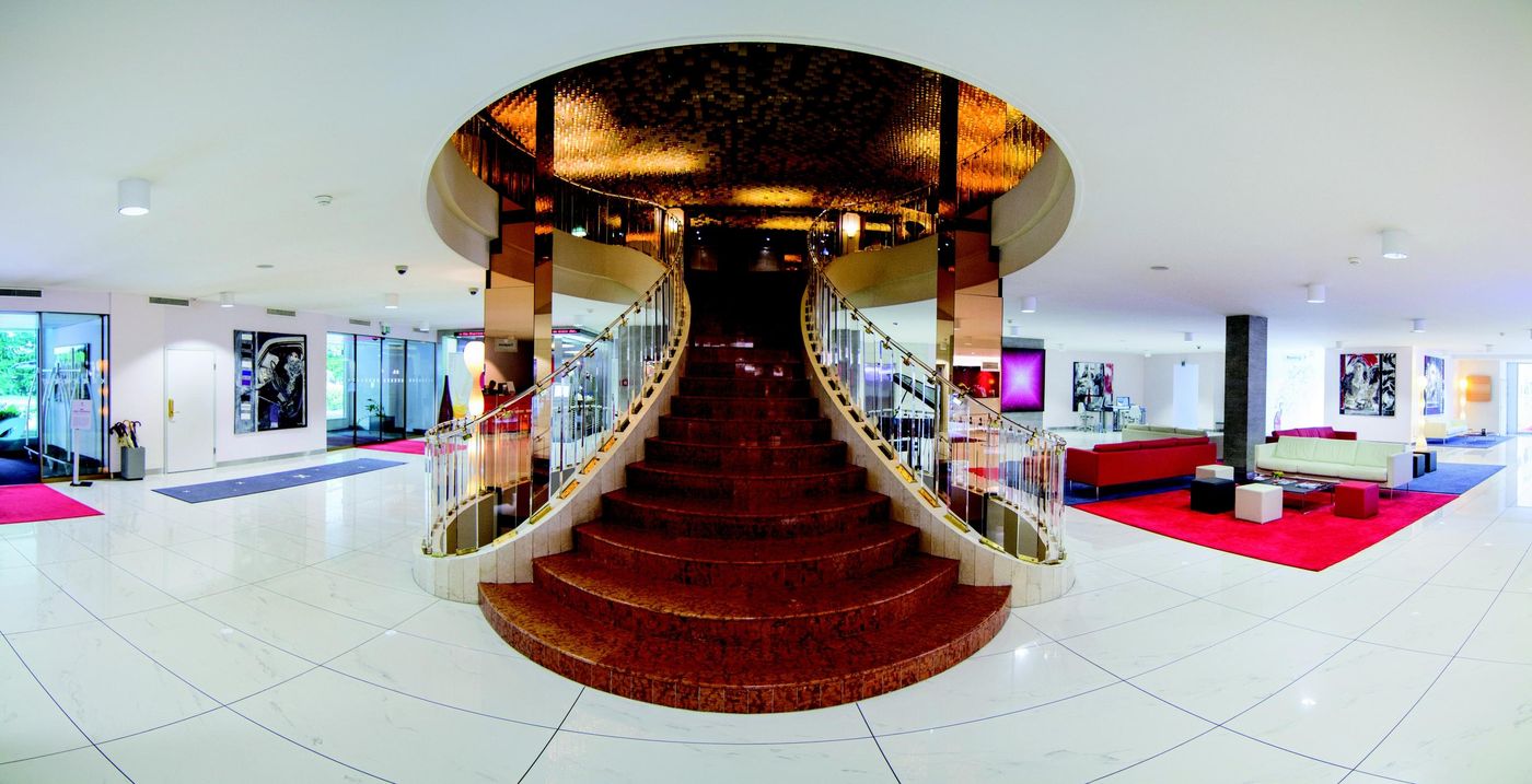 Hilton-Geneva-Hotel---Conference-Centre-Lobby-21