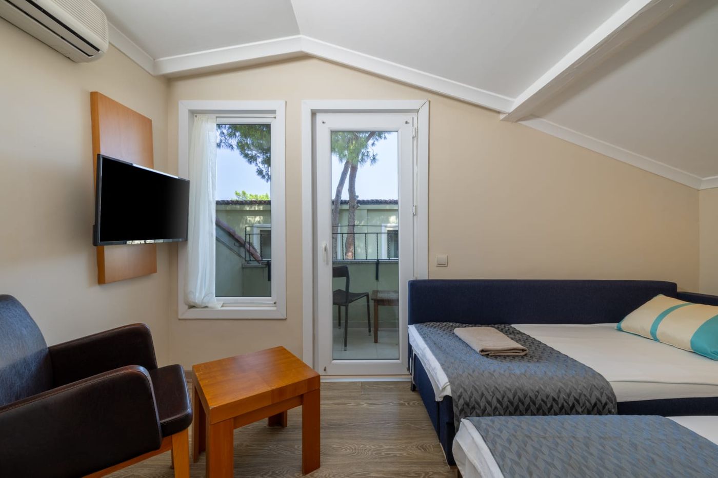 Crystal-Flora-Beach-Resort-Room-31