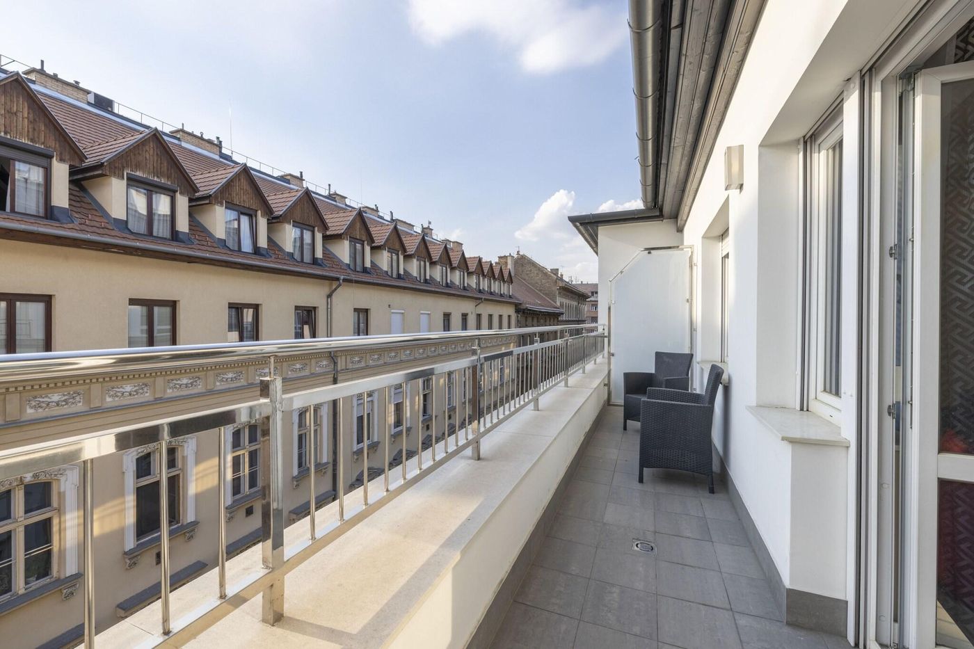 Silver-Crown-Hotel---Residence--Palace-Quarter-Terrace-1