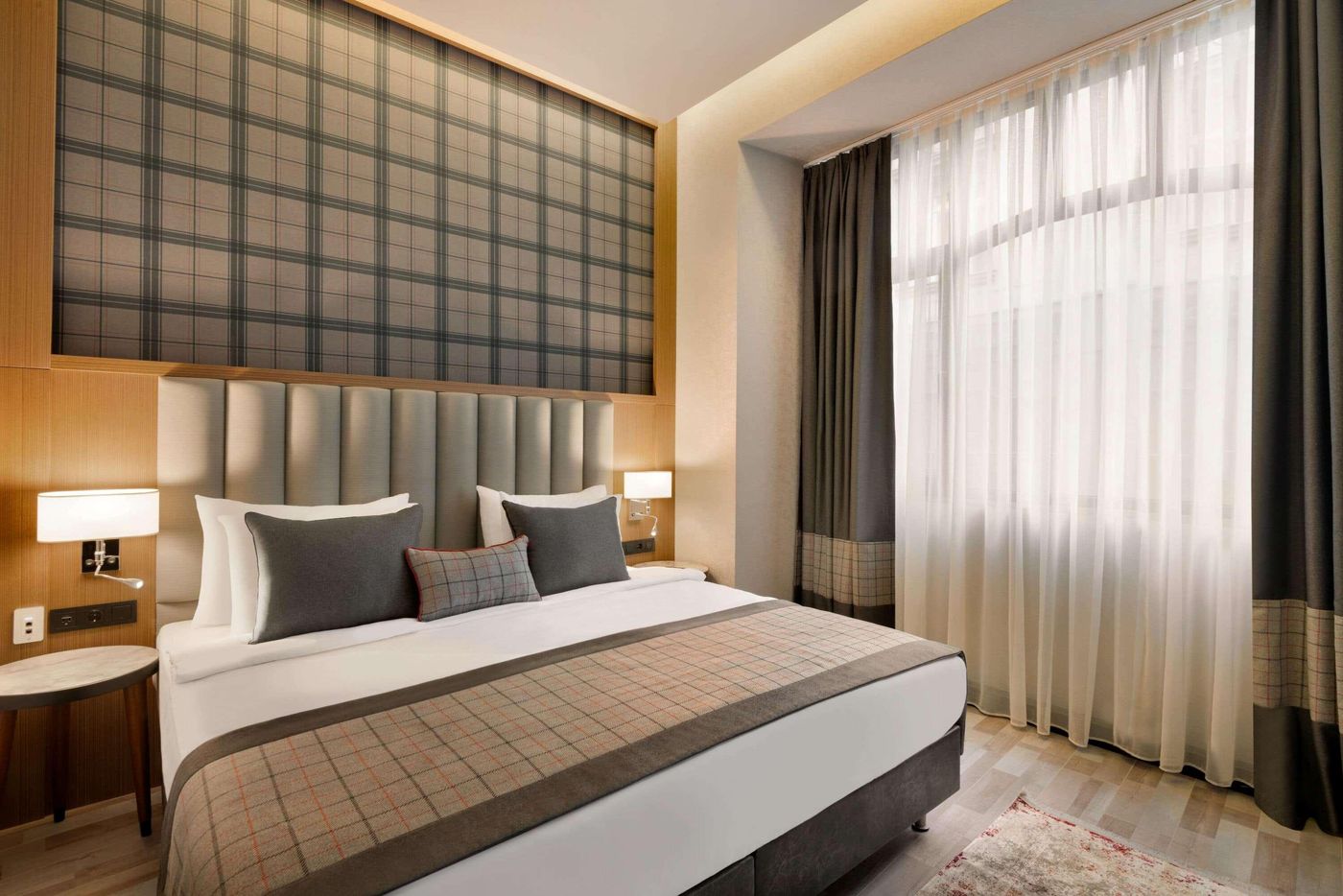 Ramada-By-Wyndham-Budapest-City-Center-Room-10