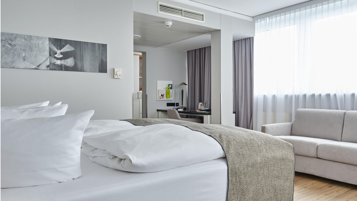 Holiday-Inn-Berlin-Airport-Conference-Center-Room-36