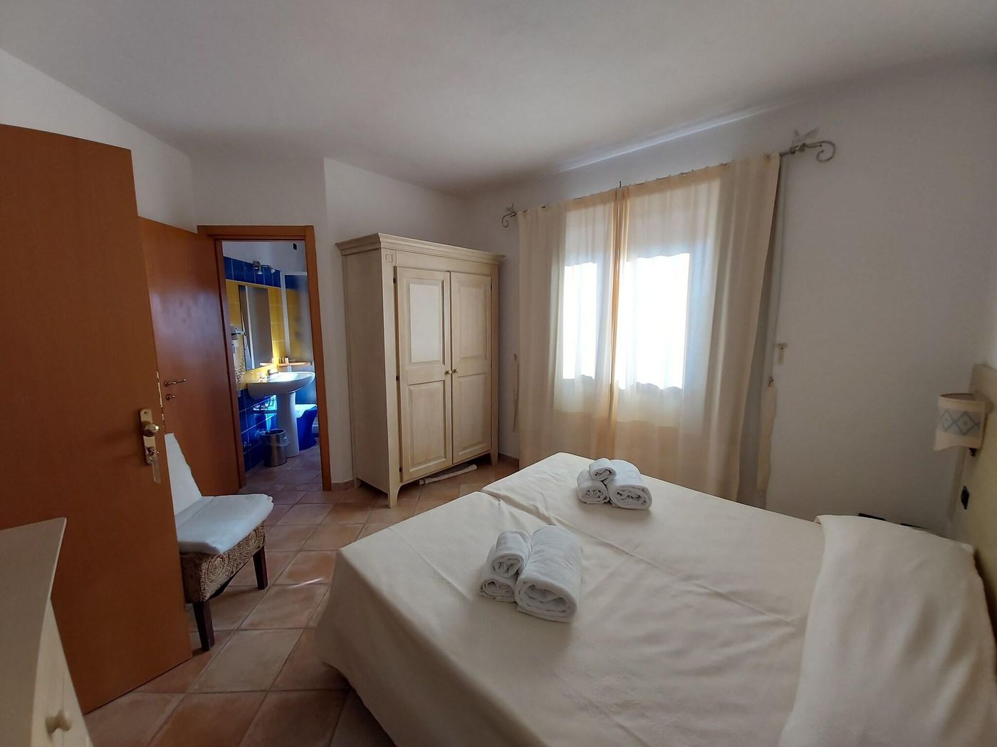 Hotel-Il-Faro-Di-Molara-Room-10