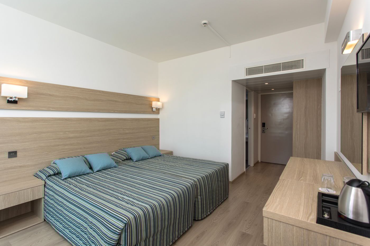 Kapetanios-Bay-Hotel-Room-7