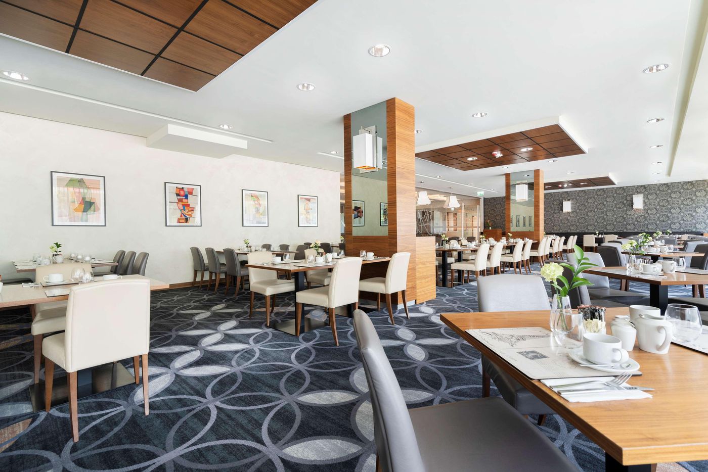 DoubleTree-by-Hilton-Krakow-Hotel---Convention-Cen-Restaurant-21