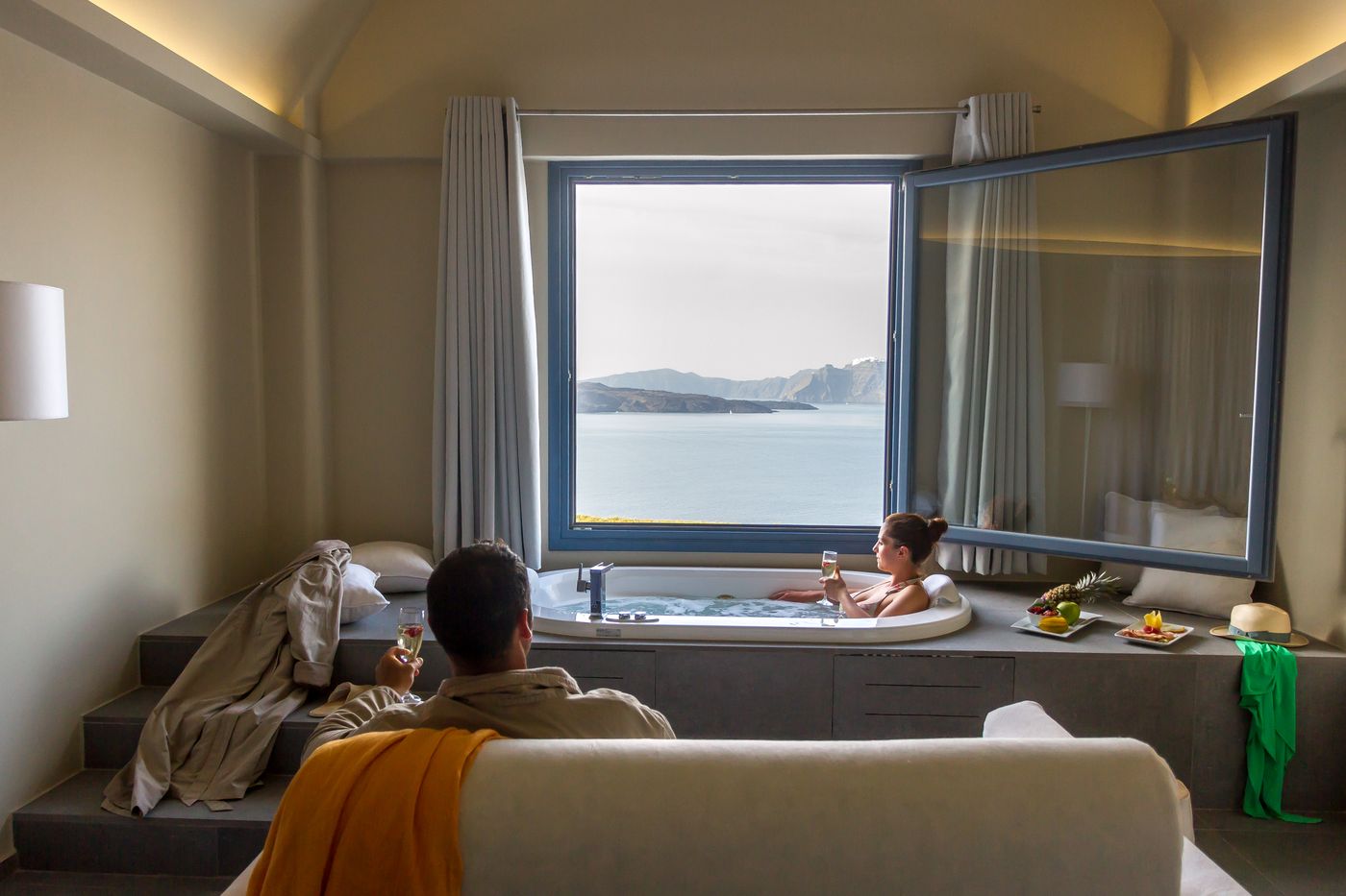 Acroterra-Rosa-Luxury-Suites-Room-40