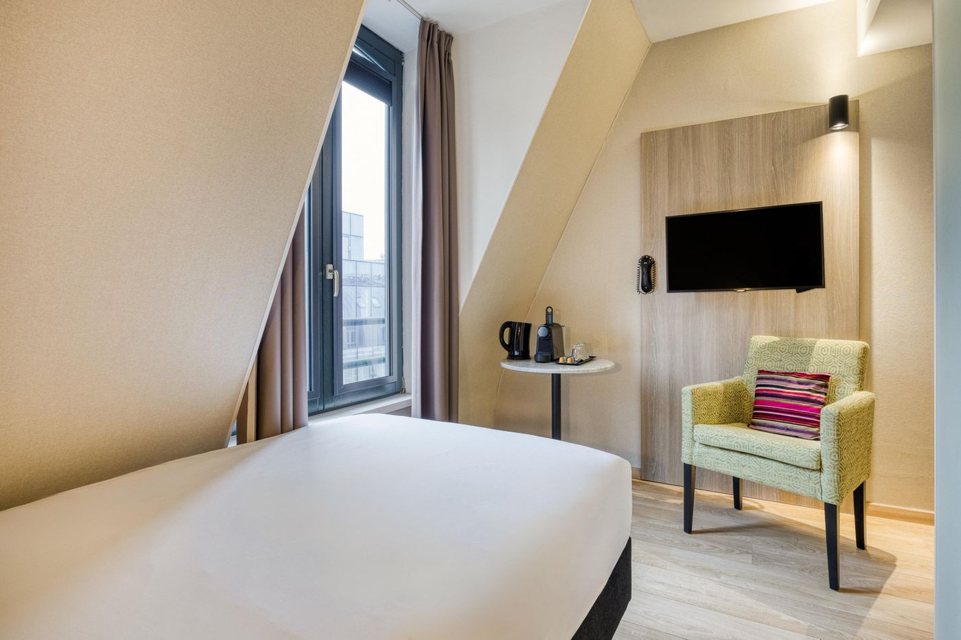 Holiday-Inn-Brussels-Schuman-Room-31