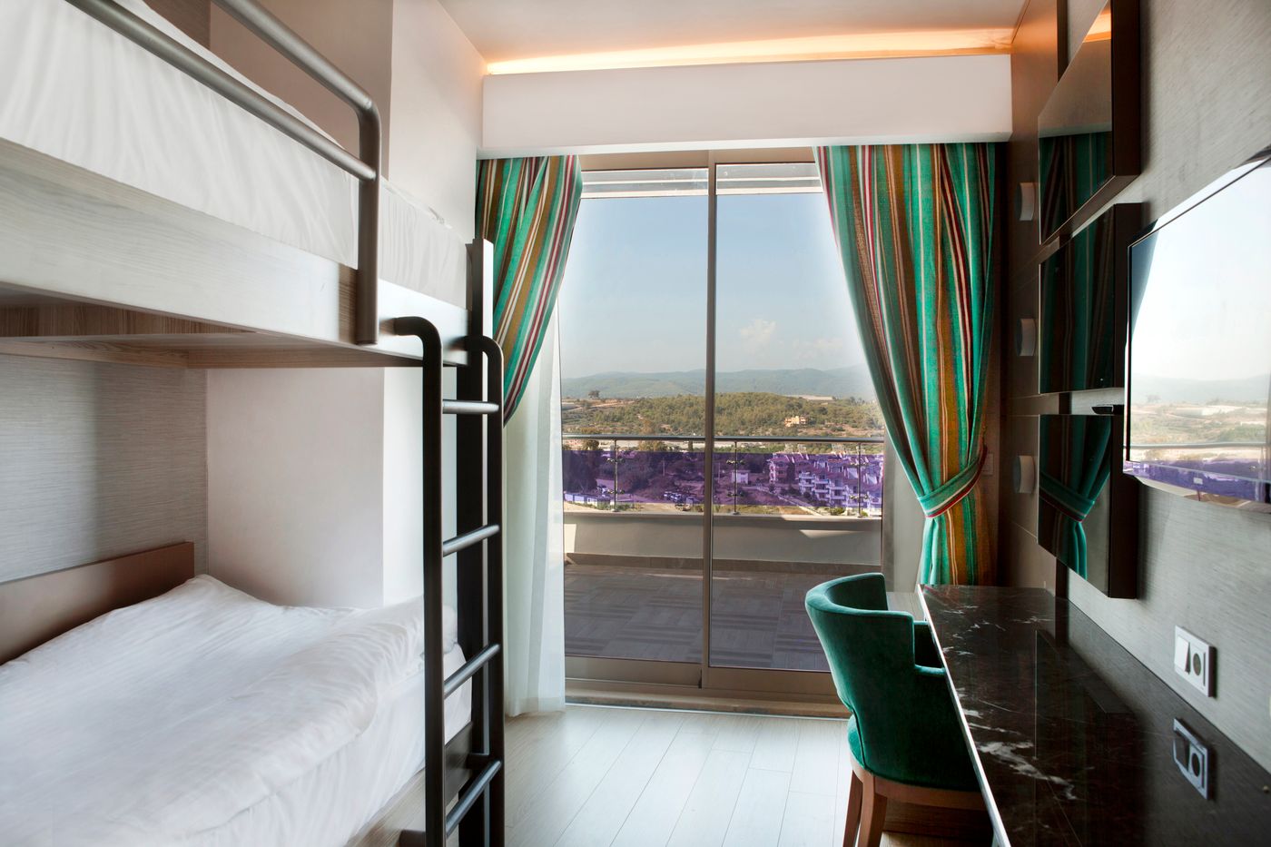 Long-Beach-Harmony-Room-29