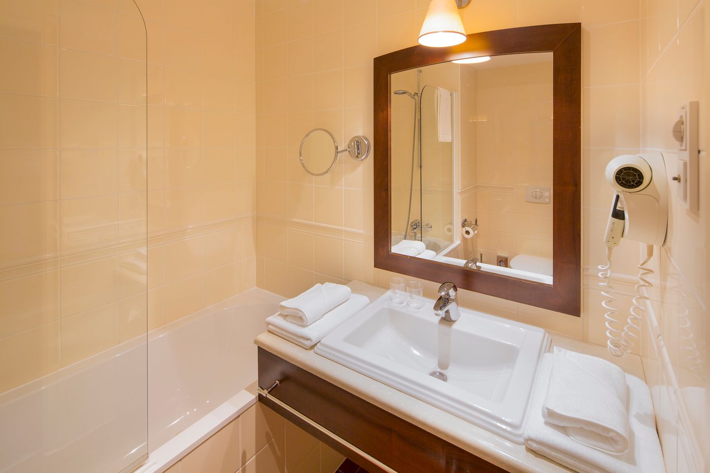 Golden-Tulip-Warsaw-Center-Room-44