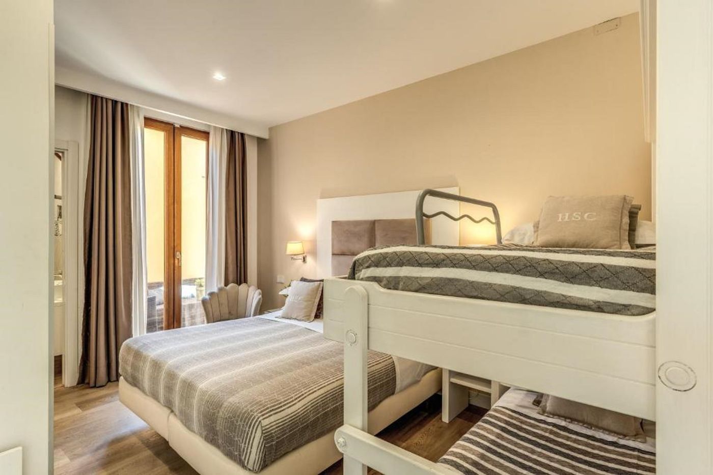 Sorrento-City-Room-44