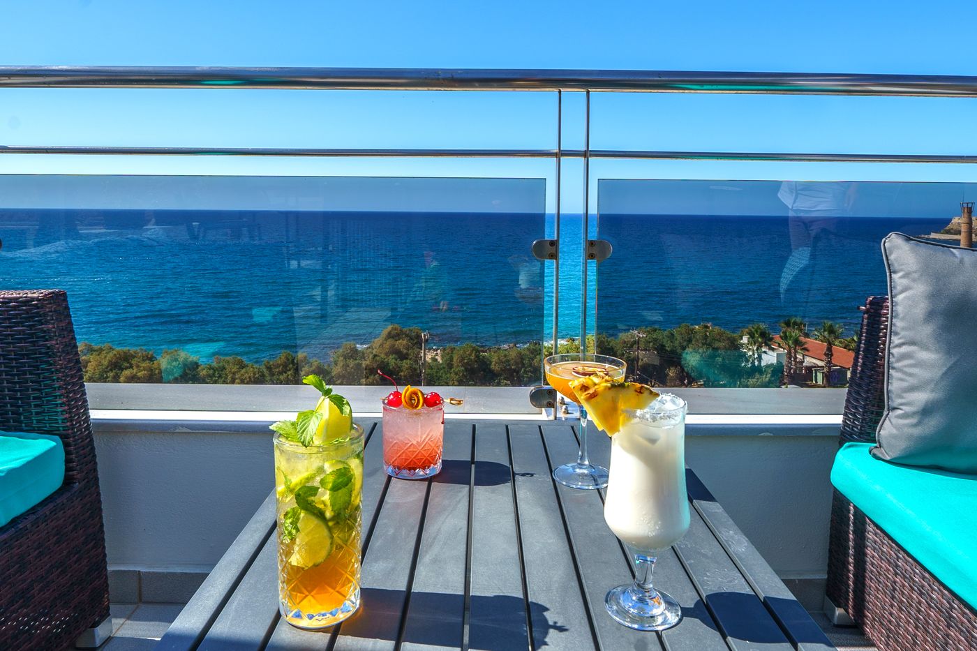 Macaris-Suites-and-Spa-Bar-9