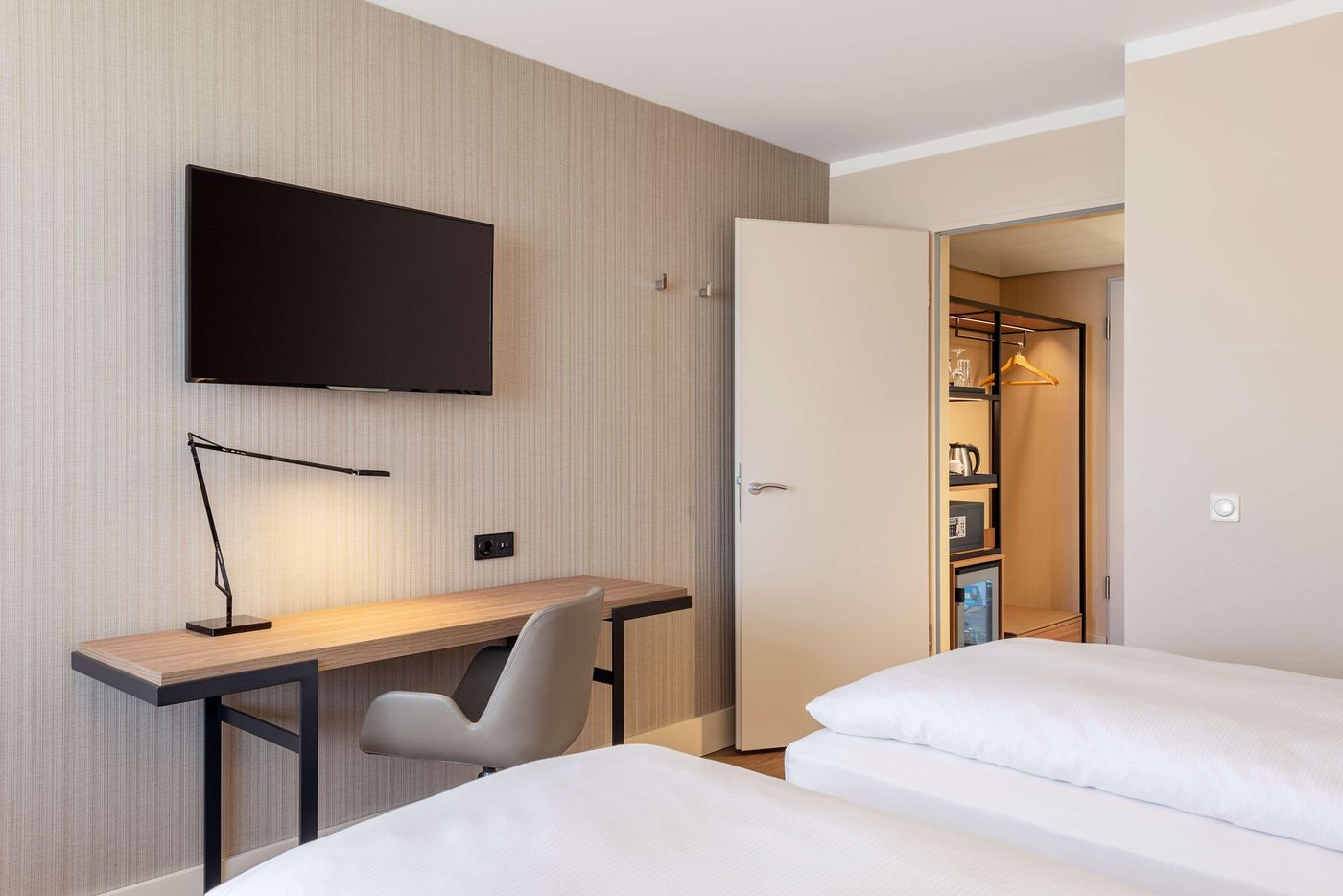 NH-Koln-Altstadt-Room-10