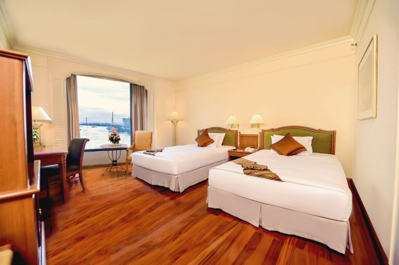 Montien-Riverside-Bangkok-Hotel-Room-31