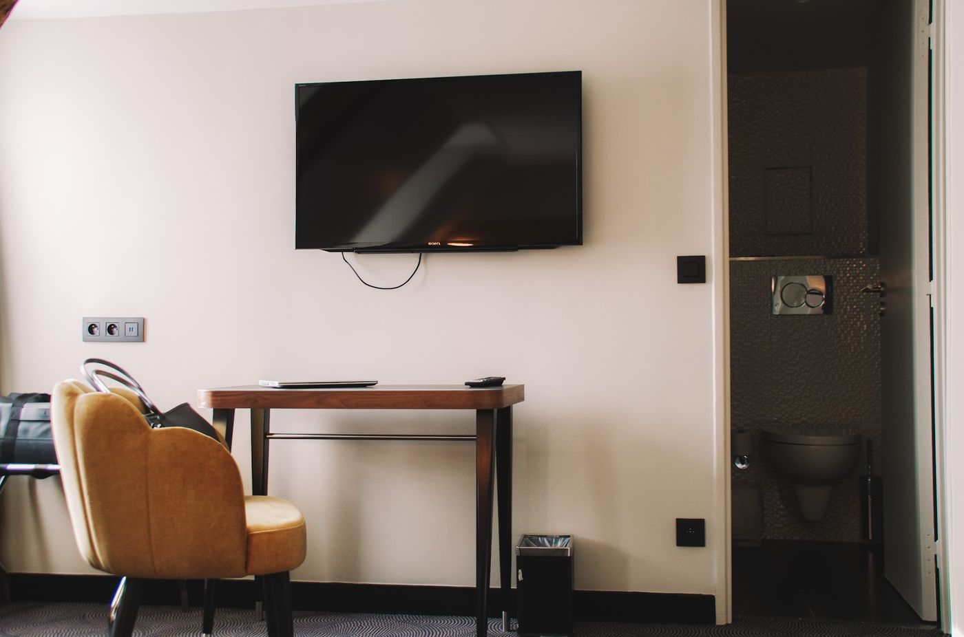 Regina-Opera-Room-15