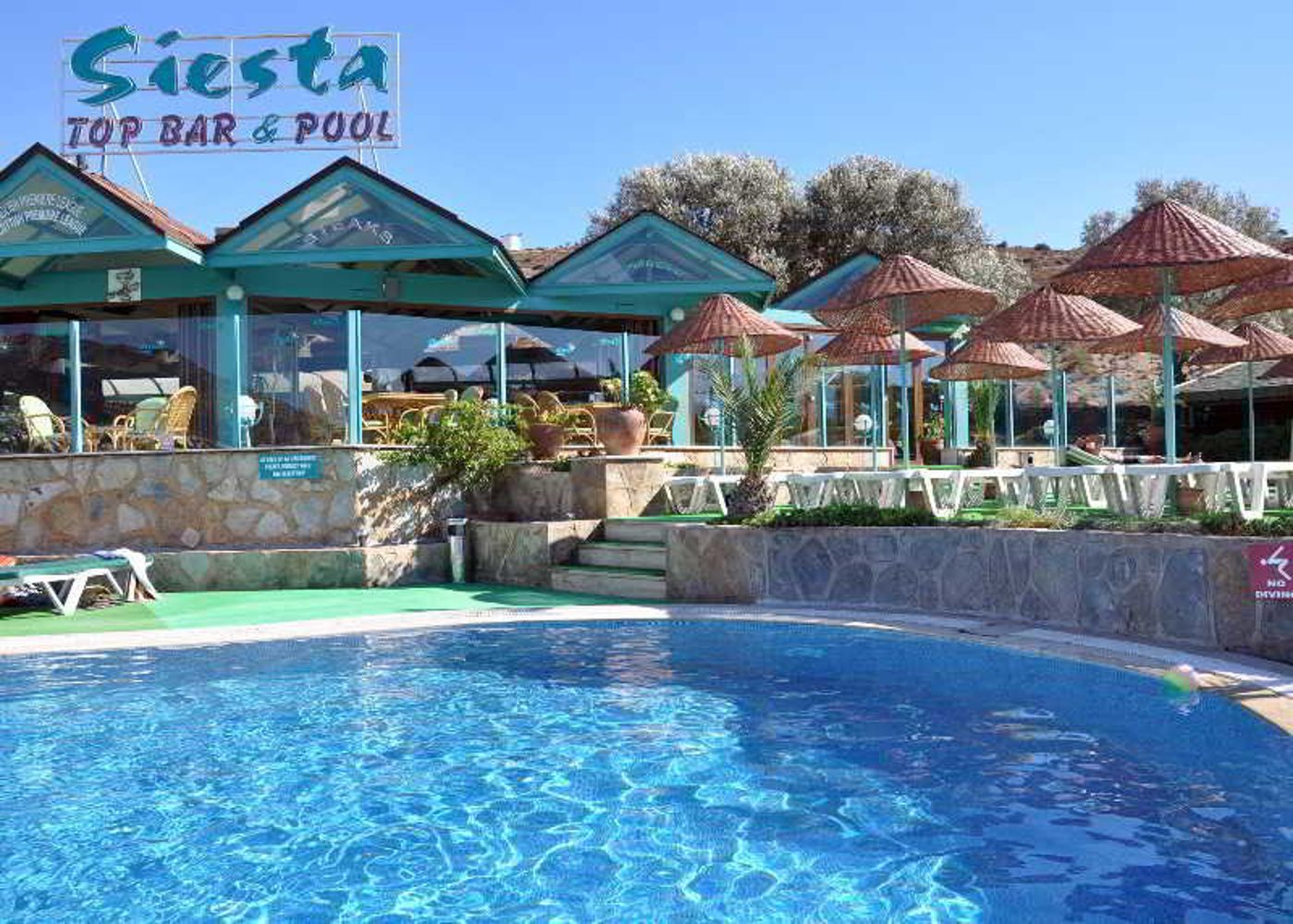 Siesta-Beach-Apart-Pool-2