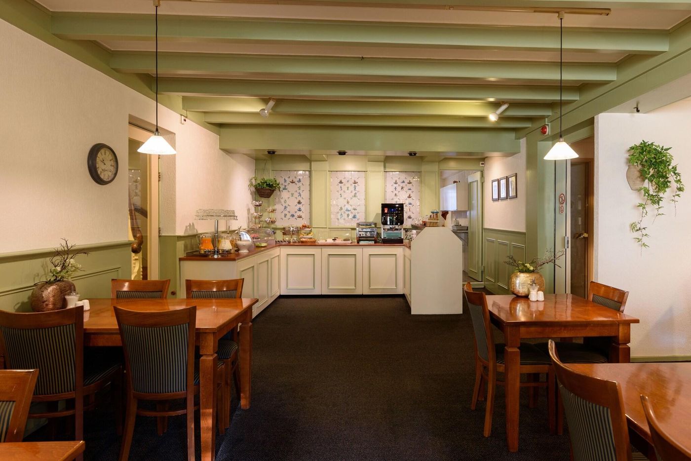 Owl-Hotel-Restaurant-14