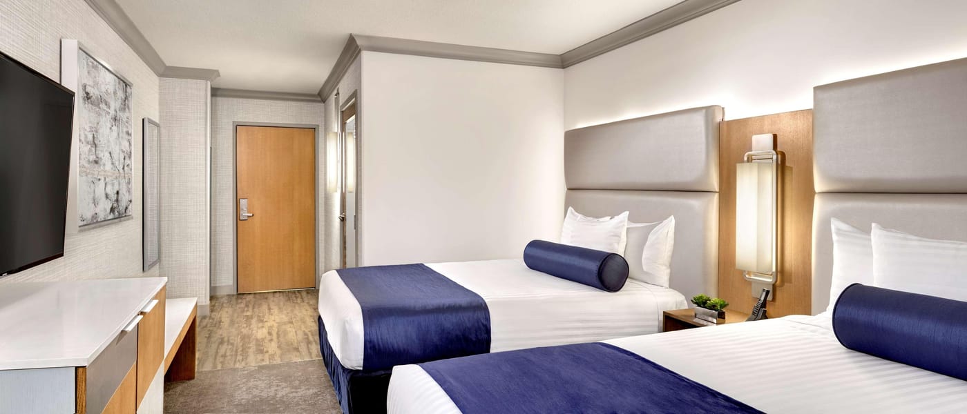 The-Strat-Hotel--Casino---Tower-Room-42