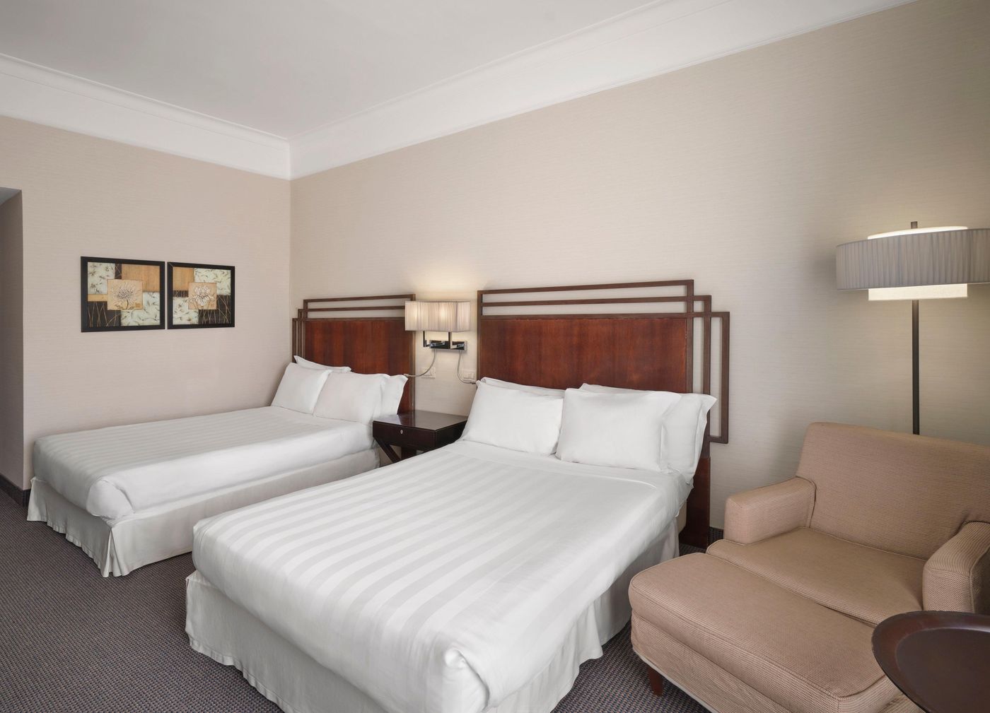 Crowne-Plaza-Rome---St--Peter-s-Room-51