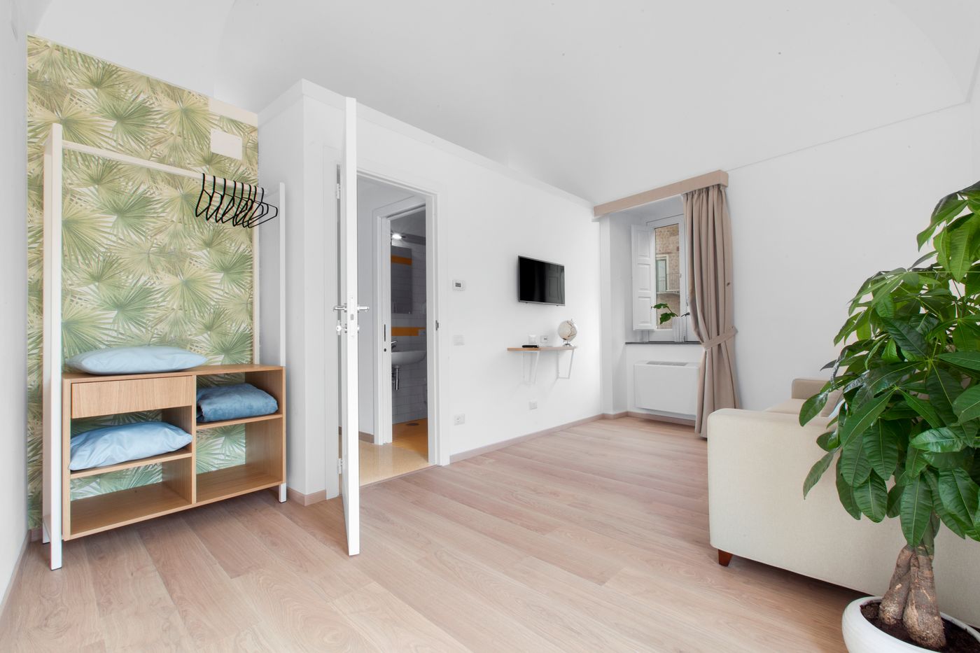 Unconventional-Sorrento-Coast-Room-22