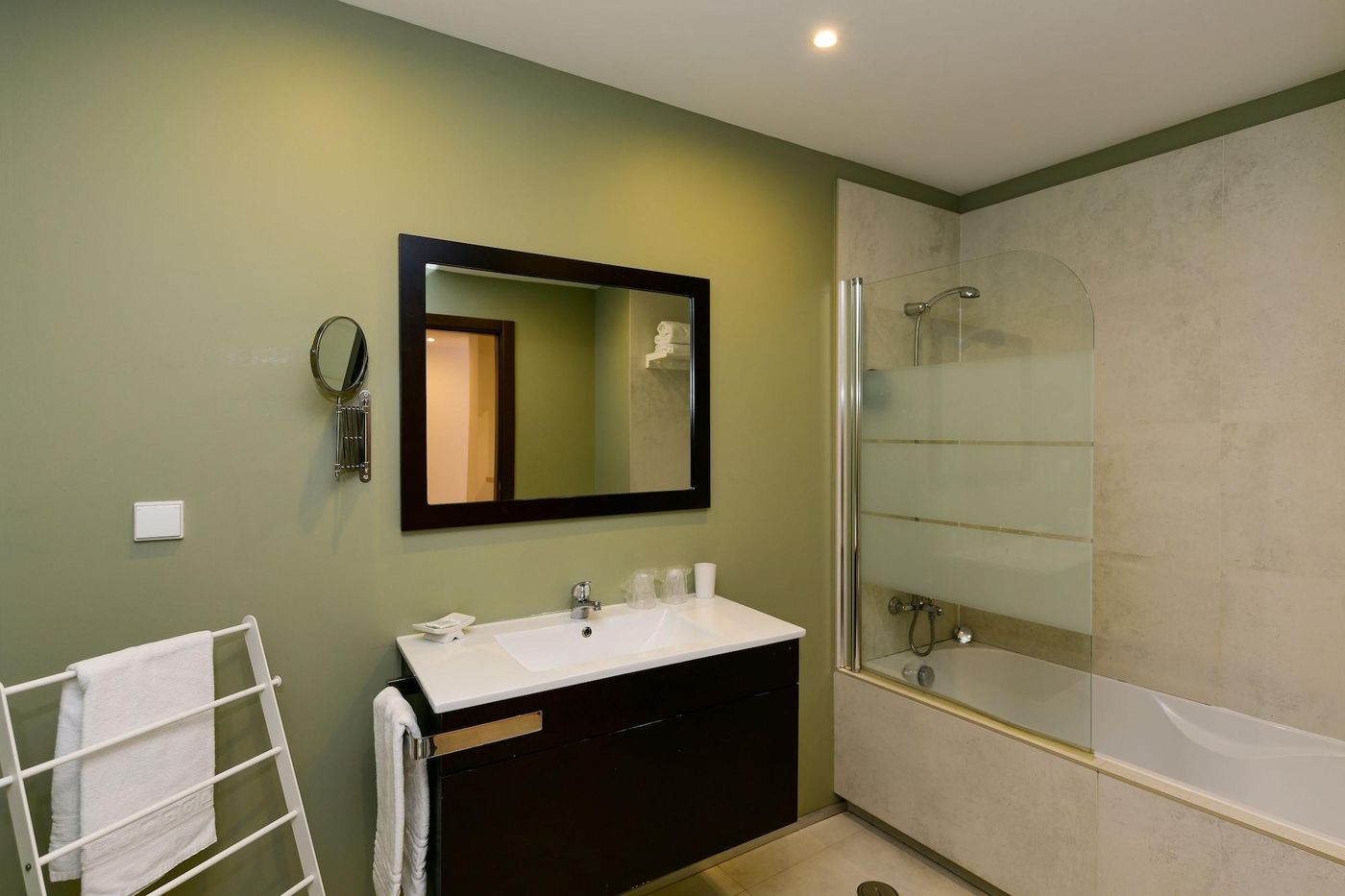 Alfama---Lisbon-Lounge-Suites-Room-80