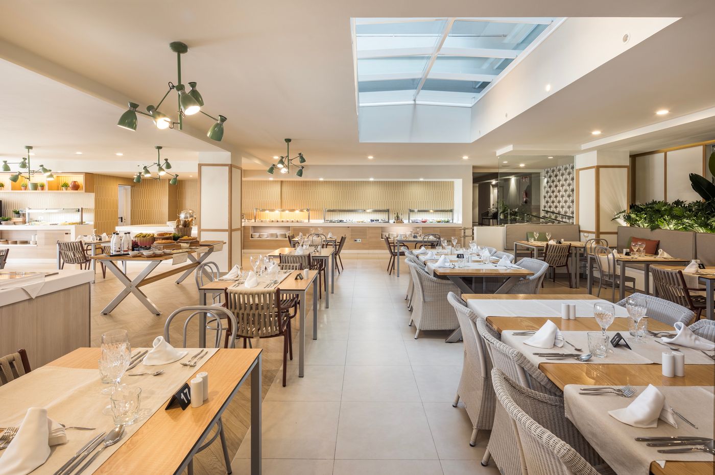 Hotel-LIVVO-Anamar-Suites-Restaurant-44