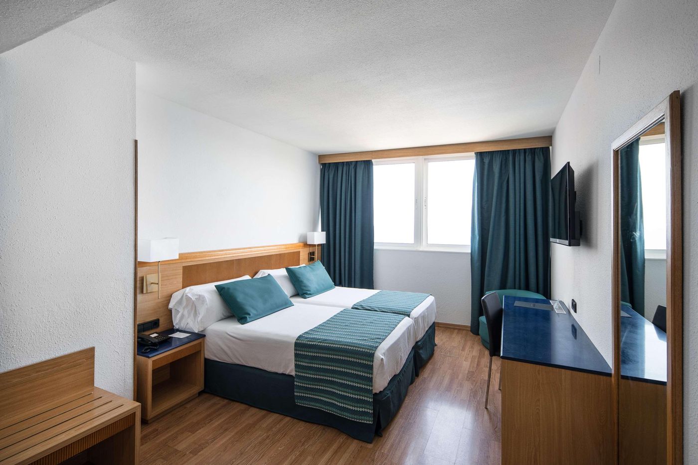 Catalonia-las-Vegas-Room-33