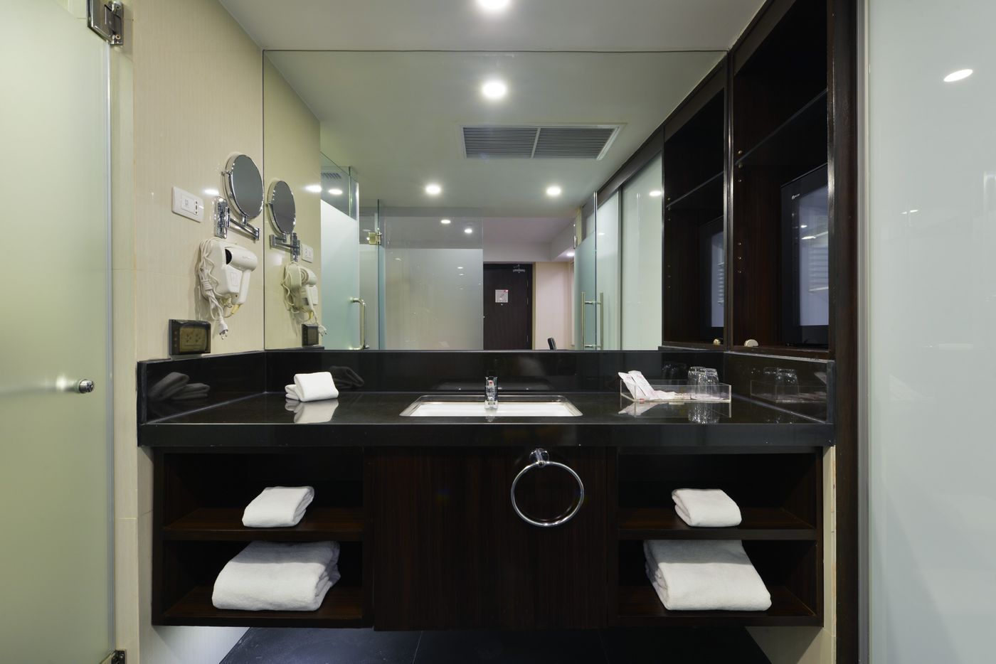 Hotel-Royal-Bangkok---Chinatown-Room-39