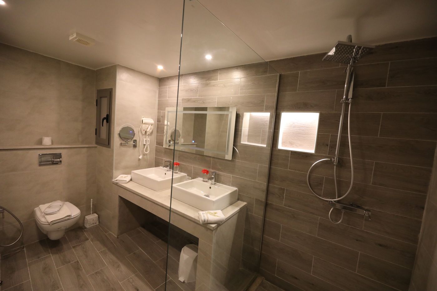 Hotel-Suite-Les-Charmilles-Room-17