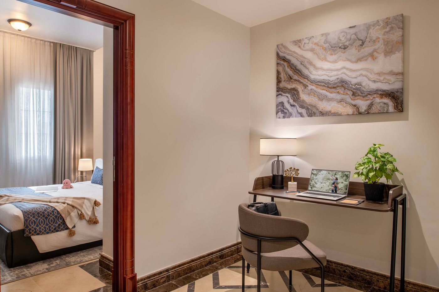 Somerset-Al-Mansora-Doha-Room-19