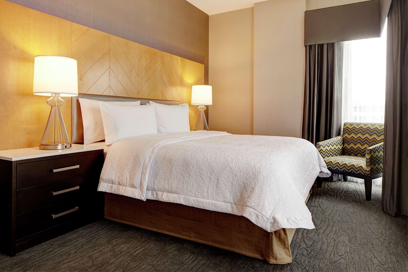 Hampton-Inn-Brooklyn-Downtown-Room-6