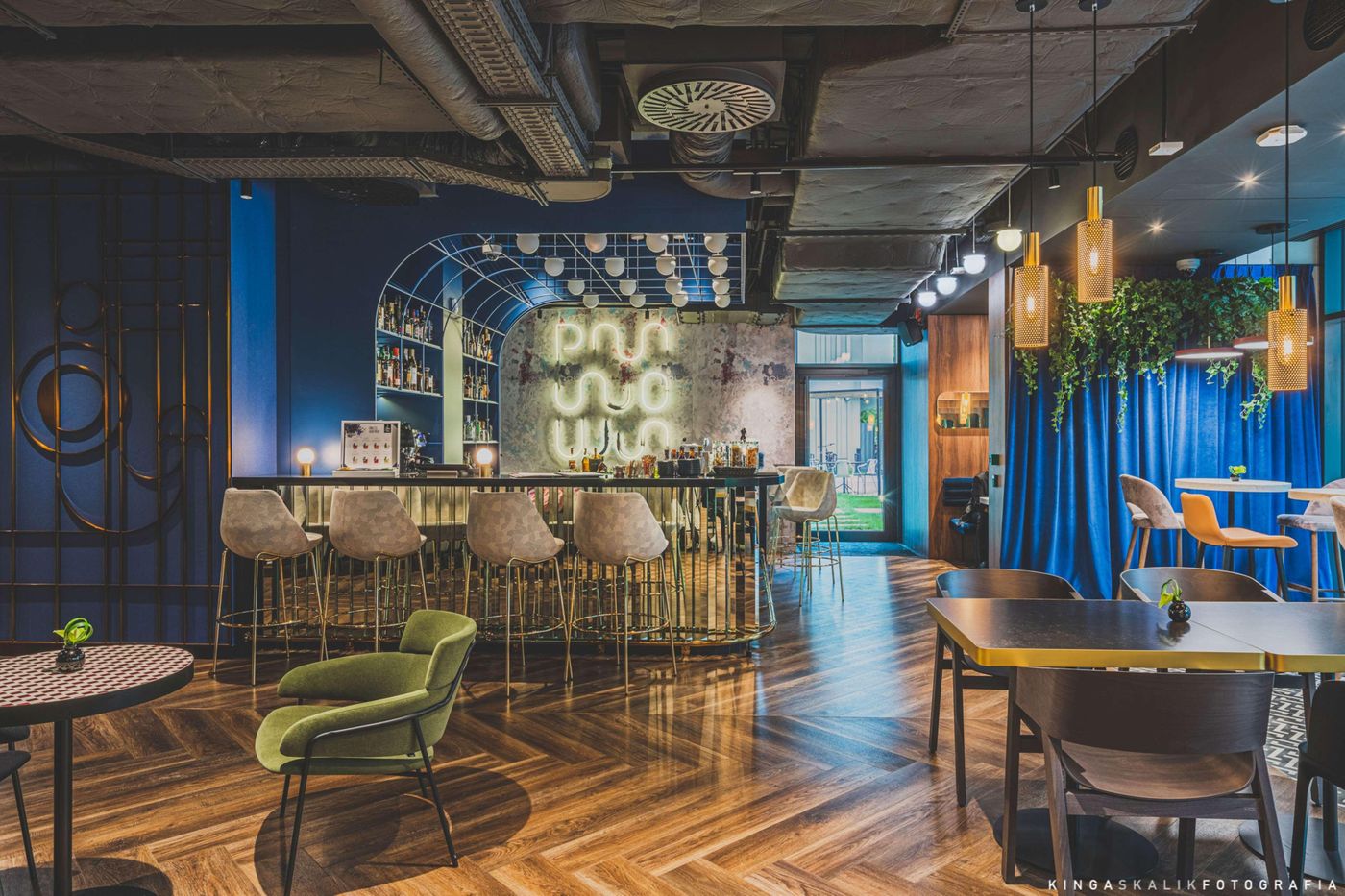 Royal-Tulip-Warsaw-Apartments-Bar-21