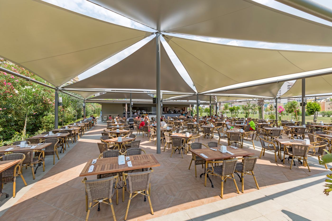 Royal-Seginus-Restaurant-16