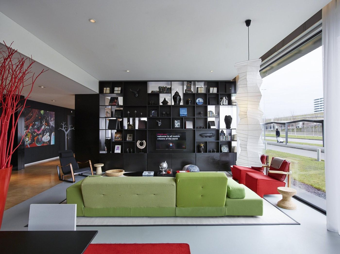 Citizenm-Schiphol-Airport-Hotel-Lobby-11