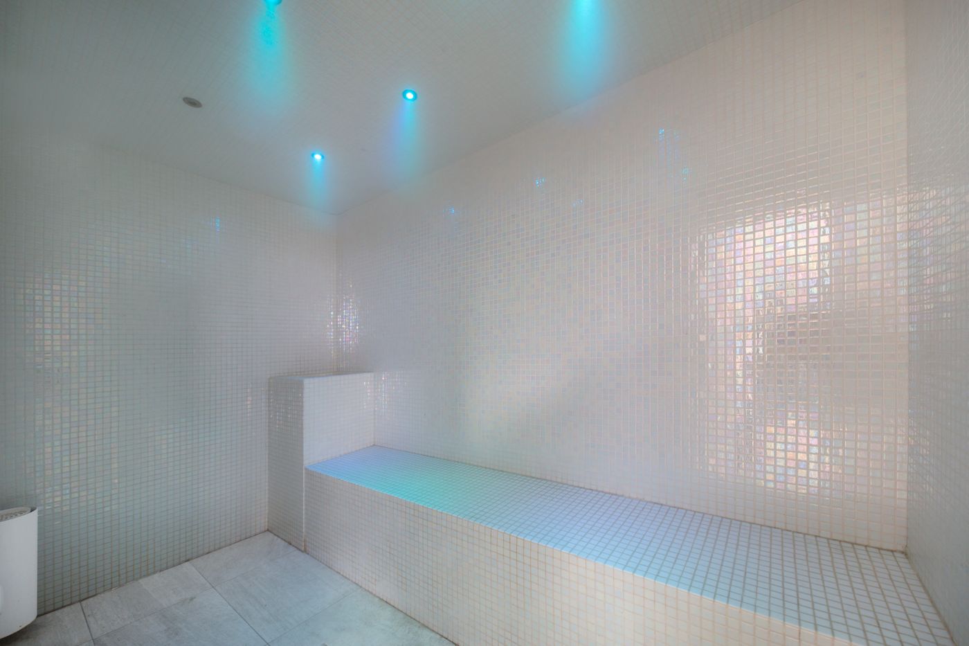 Club-Bahamas-Ibiza-Sports-and-Entertainment-58