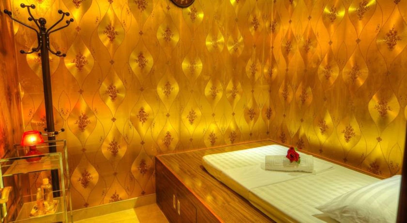 Excelsior Hotel Downtown