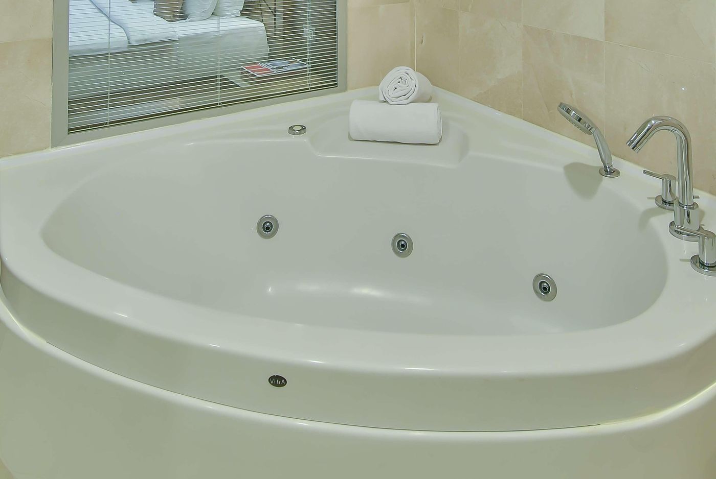 Ramada-Istanbul-Taksim-Room-27