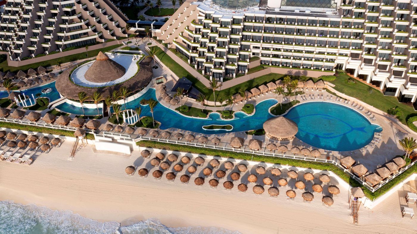 Paradisus-Cancun-All-Inclusive-Resort-Pool-2