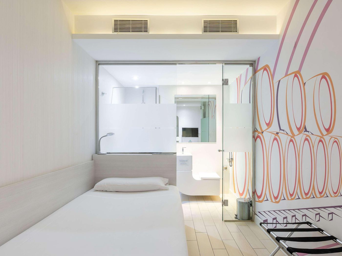 Ibis-Styles-Madrid-Prado-Room-32
