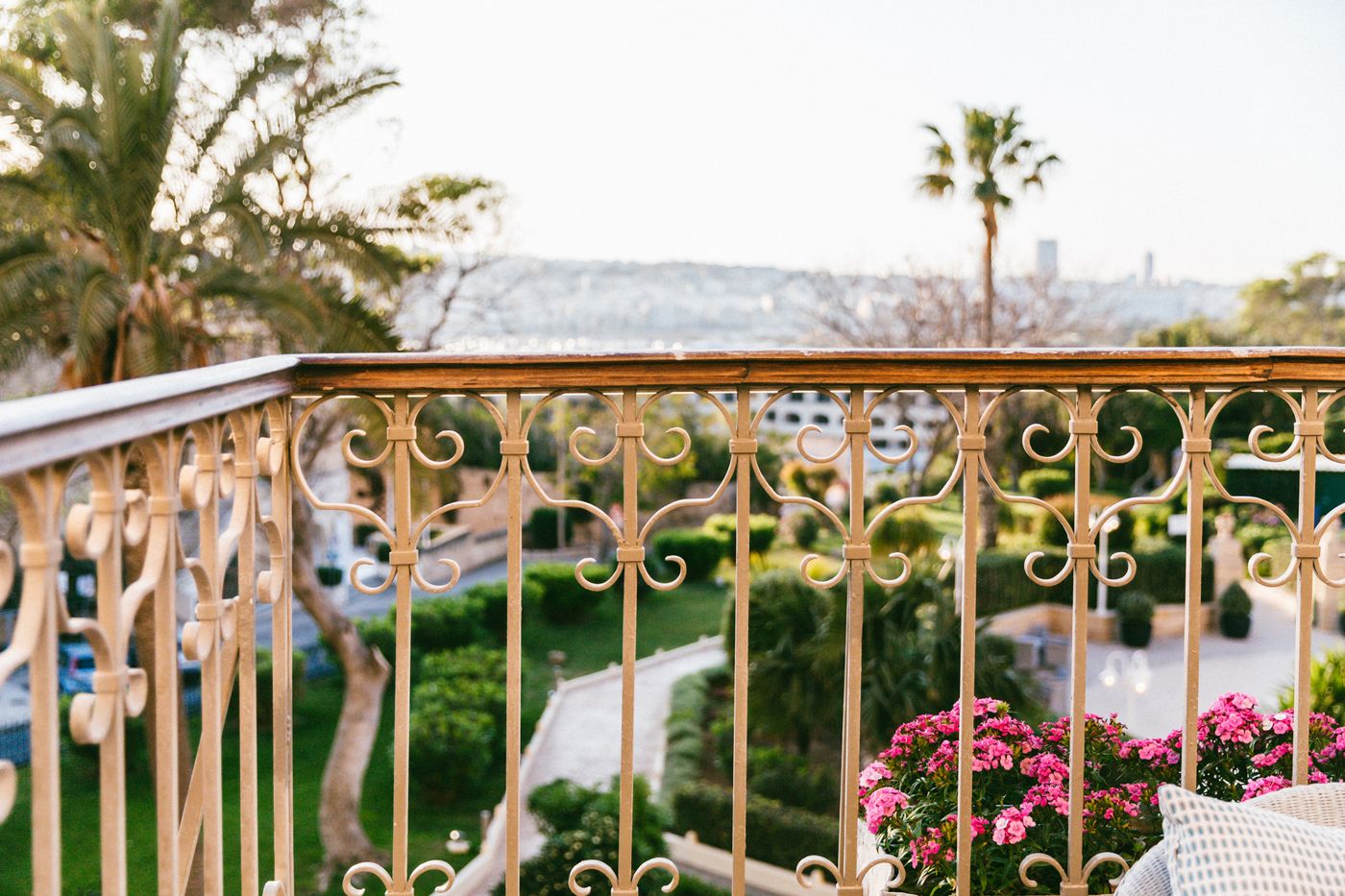 Hotel-Phoenicia-Bar-6