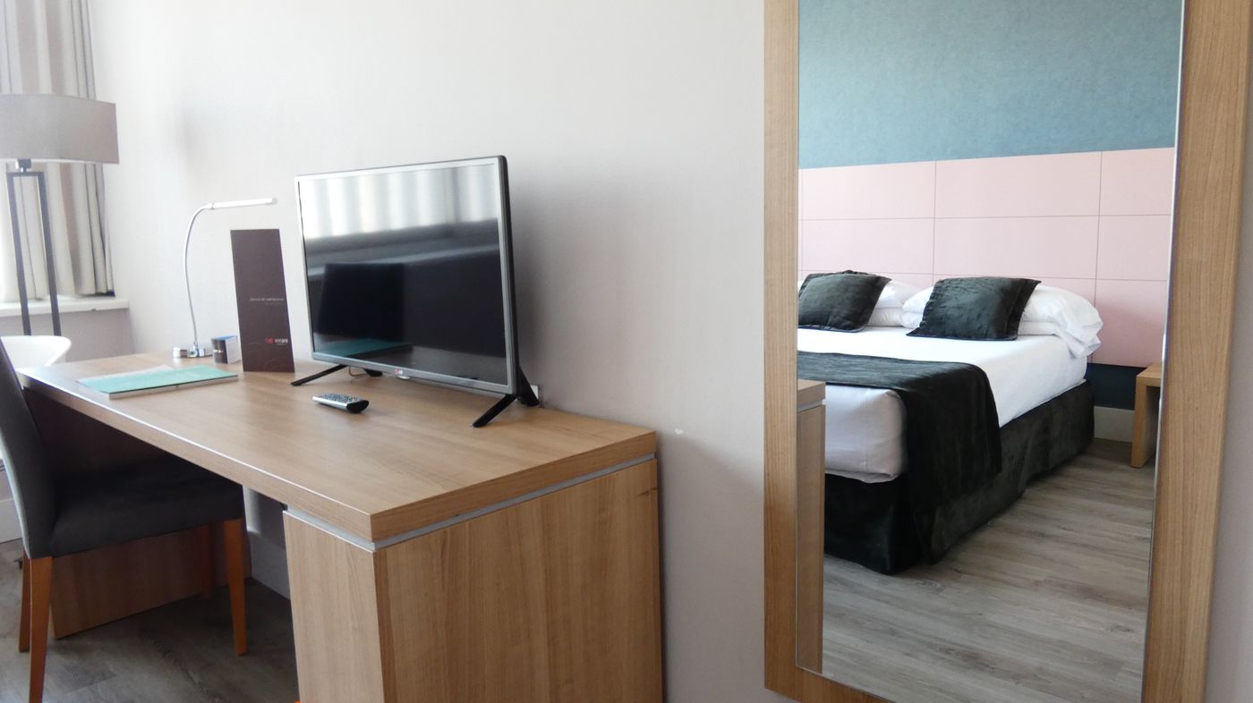 Weare-Chamartin-Room-16