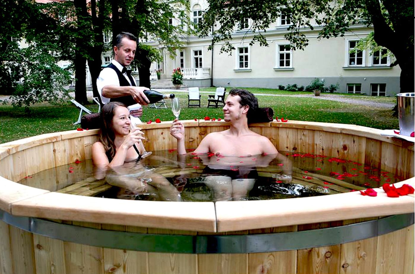 Dwor-Sierakow-Pool-24