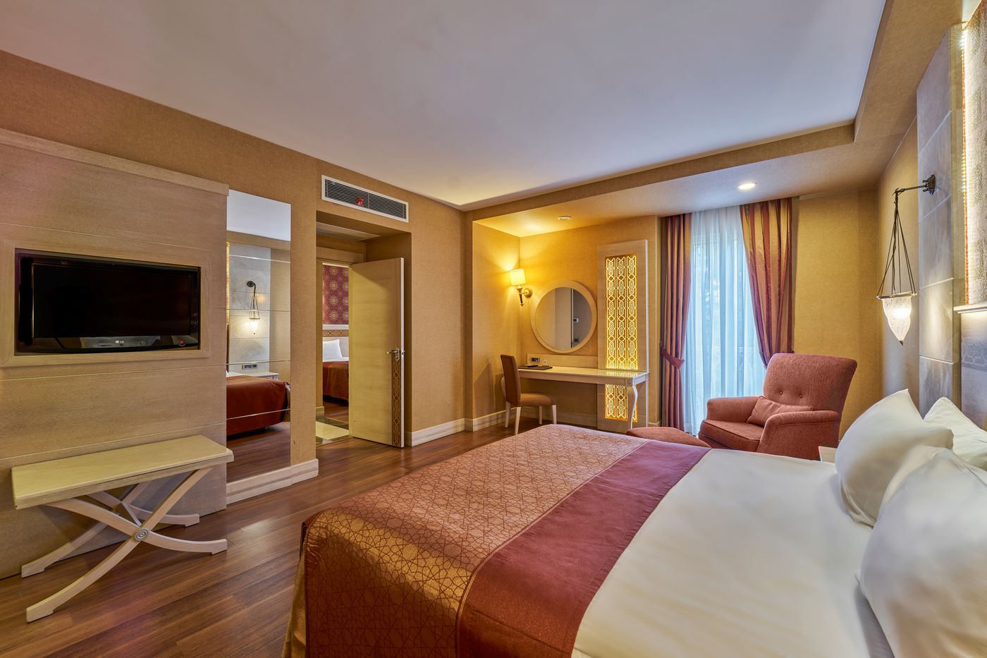 Deluxe Family Room (2).jpg