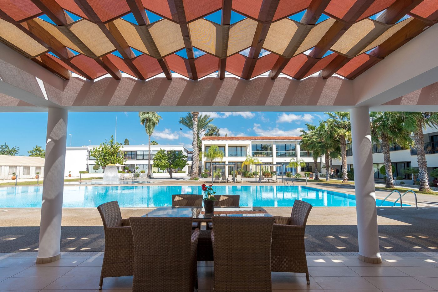 Royal-Blue-Hotel---Spa-Paphos-Restaurant-9