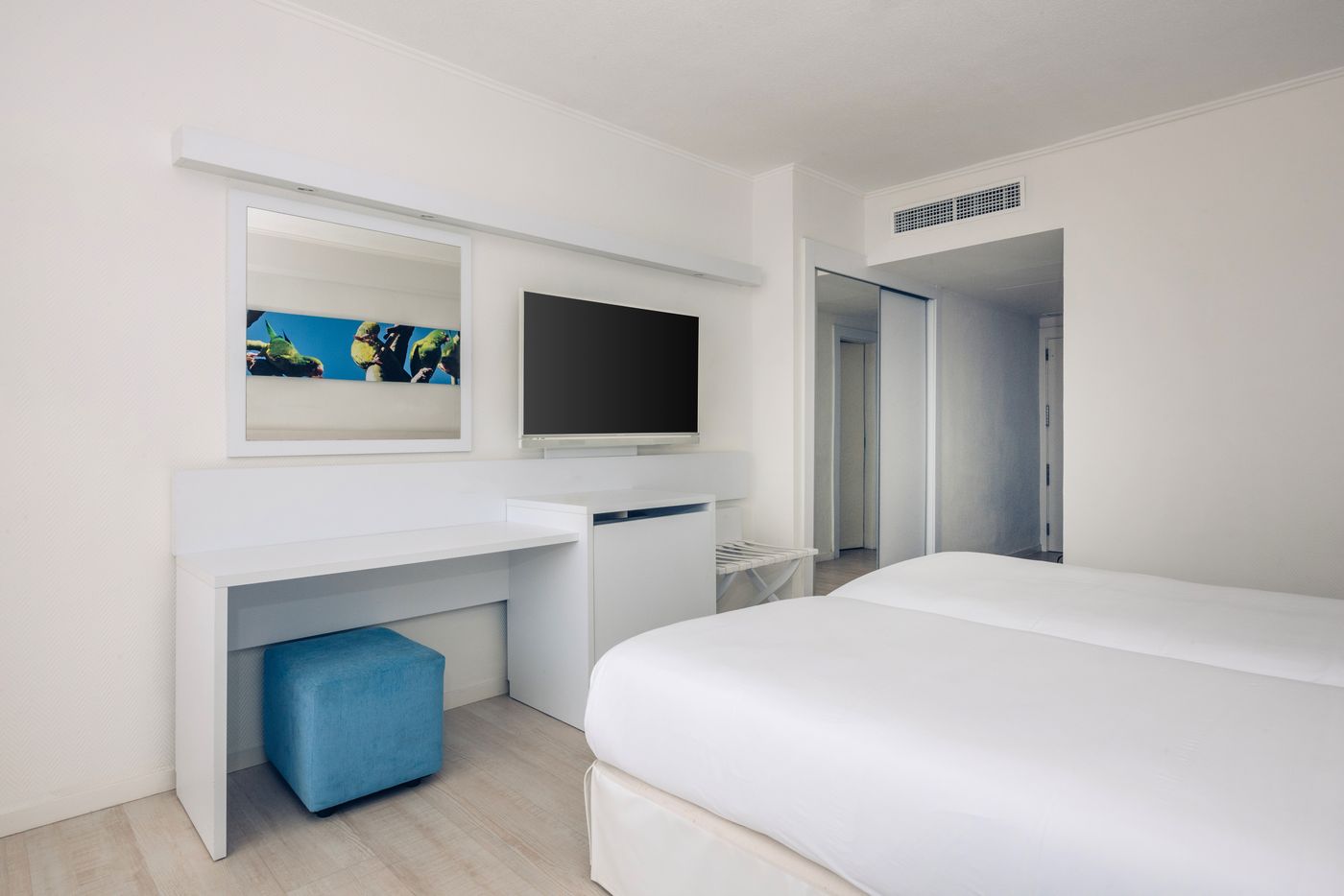 Iberostar-Waves-Bouganville-Playa-Room-25
