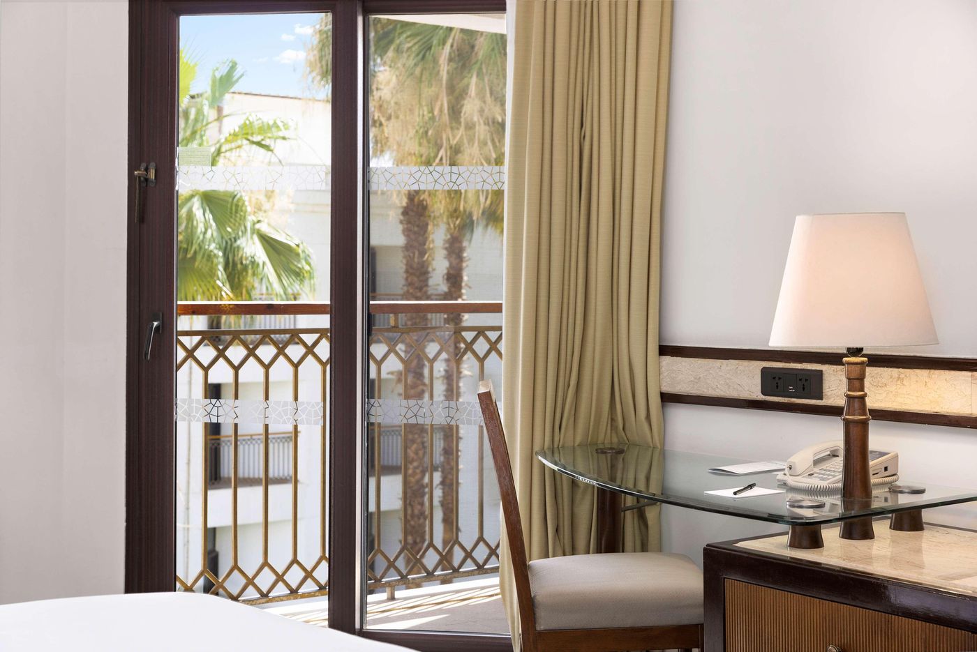 Hilton-Luxor-Resort---Spa-Room-35